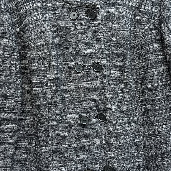 Modest tweed jacket. - Picture 3 of 12